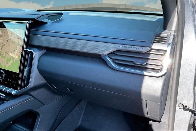 2025 GMC Acadia Denali - Photo 16