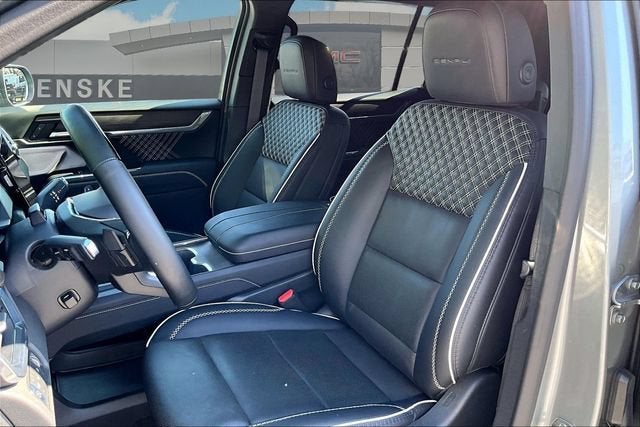 2025 GMC Acadia Denali - Photo 25