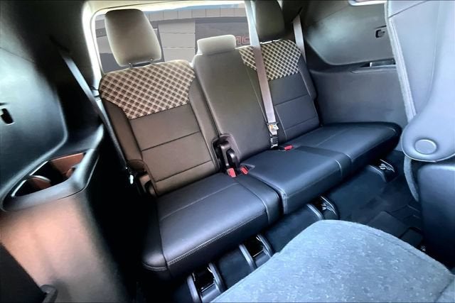 2025 GMC Acadia Denali - Photo 28