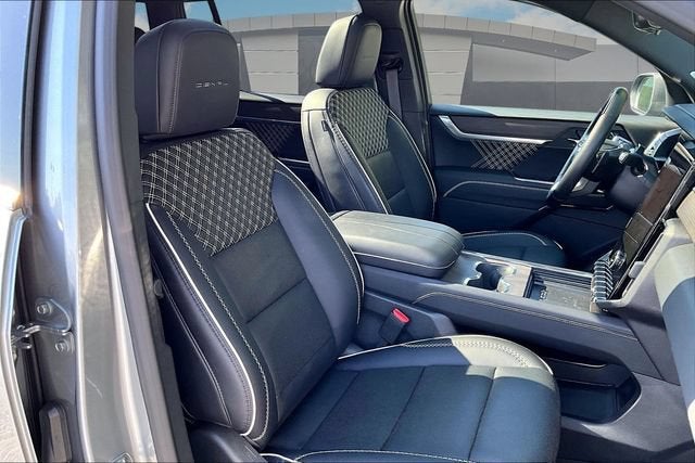 2025 GMC Acadia Denali - Photo 7