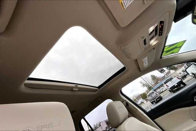 2022 GMC Acadia Denali