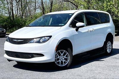 2022 Chrysler Voyager LX