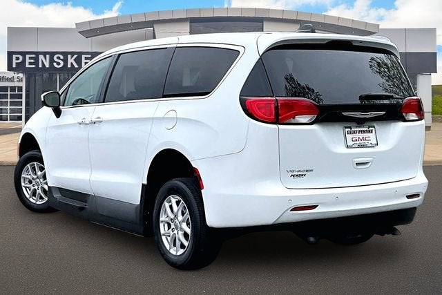 2022 Chrysler Voyager LX