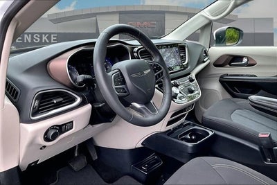 2022 Chrysler Voyager LX