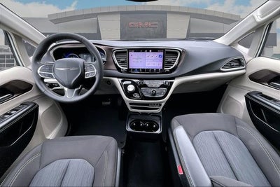 2022 Chrysler Voyager LX