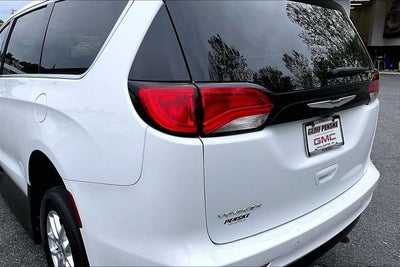 2022 Chrysler Voyager LX