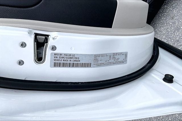 2022 Chrysler Voyager LX