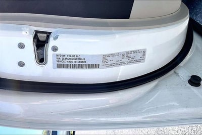 2022 Chrysler Voyager LX