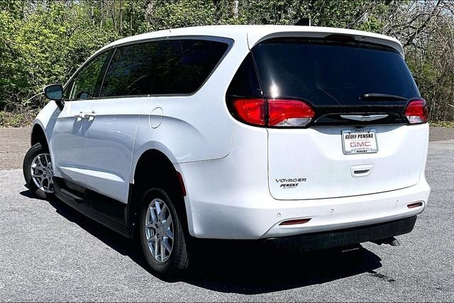 2022 Chrysler Voyager LX