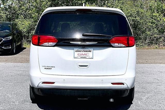 2022 Chrysler Voyager LX