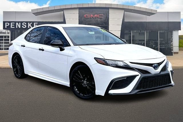 2022 Toyota Camry Hybrid SE
