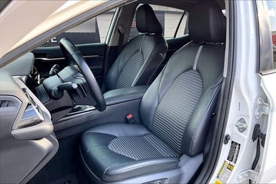 2022 Toyota Camry Hybrid SE