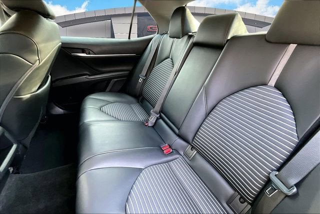 2022 Toyota Camry Hybrid SE