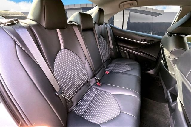 2022 Toyota Camry Hybrid SE