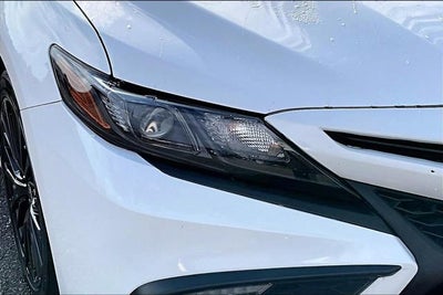 2022 Toyota Camry Hybrid SE