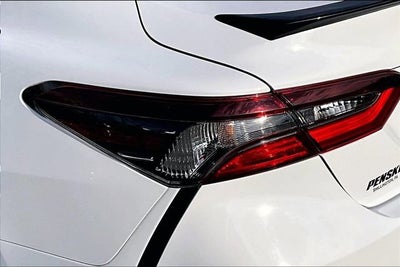 2022 Toyota Camry Hybrid SE