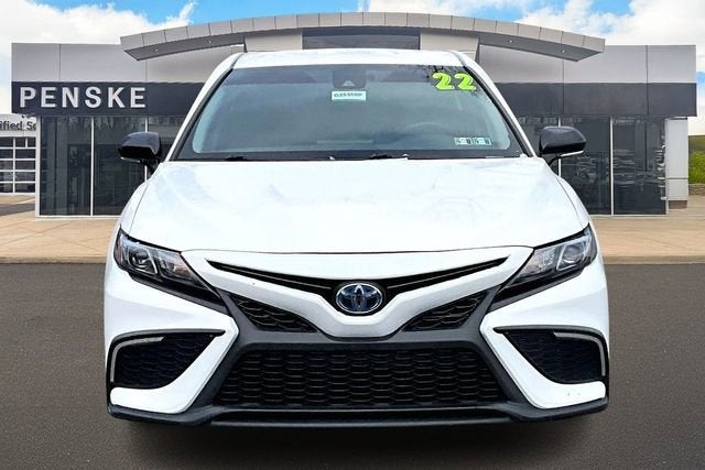 2022 Toyota Camry Hybrid SE