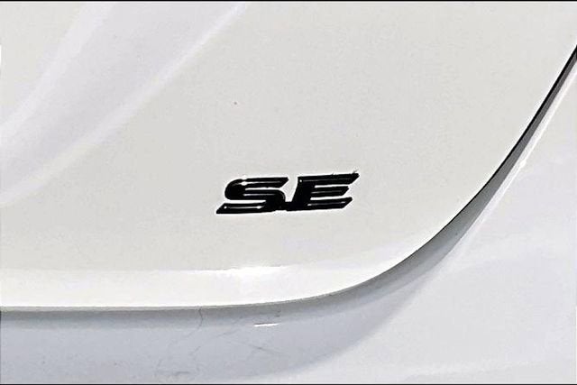 2022 Toyota Camry Hybrid SE