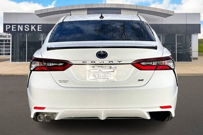 2022 Toyota Camry Hybrid SE