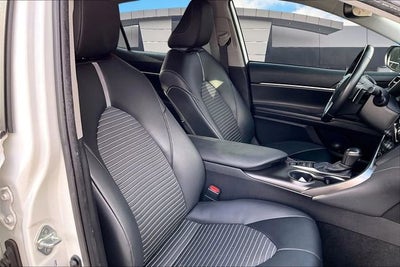 2022 Toyota Camry Hybrid SE