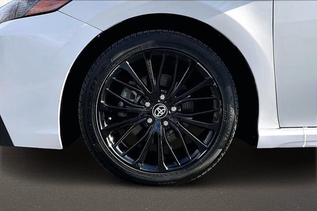 2022 Toyota Camry Hybrid SE