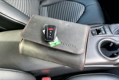 2022 Toyota Camry Hybrid SE